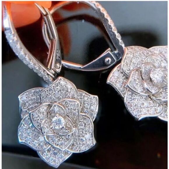 The Dramatic Drop Flower dangle earrings in 925 and cubic zirconia - Picture 5 of 5